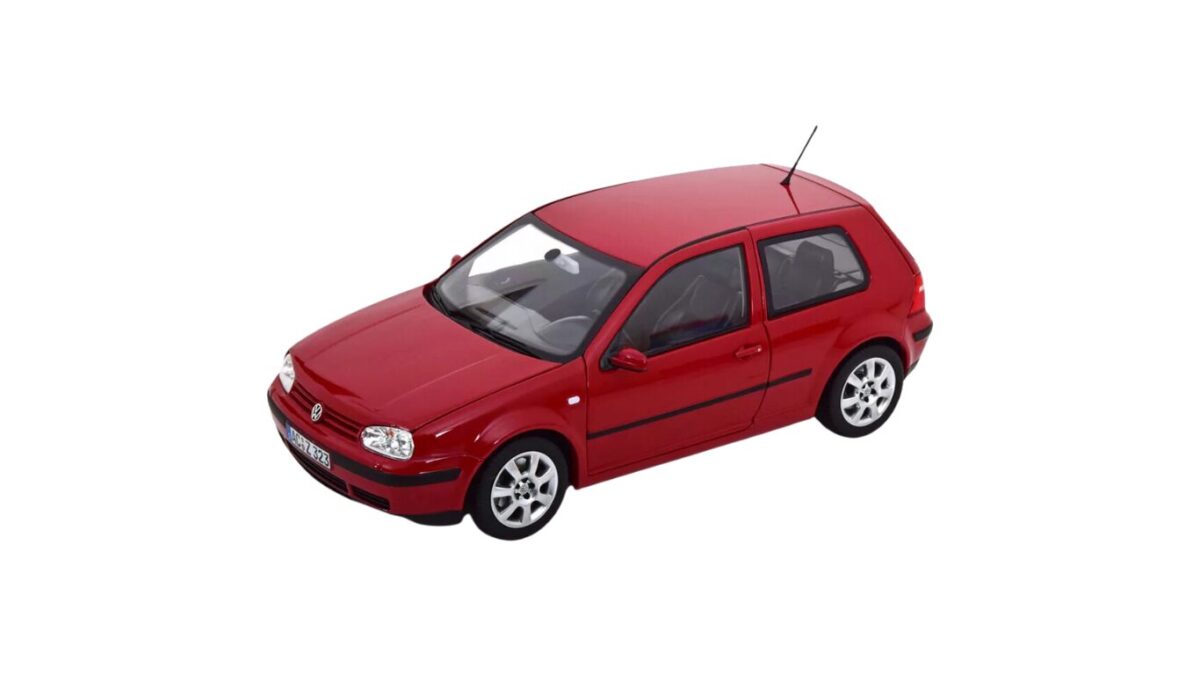 Macheta auto Volkswagen Golf 2002 Rosu 1:18 Norev