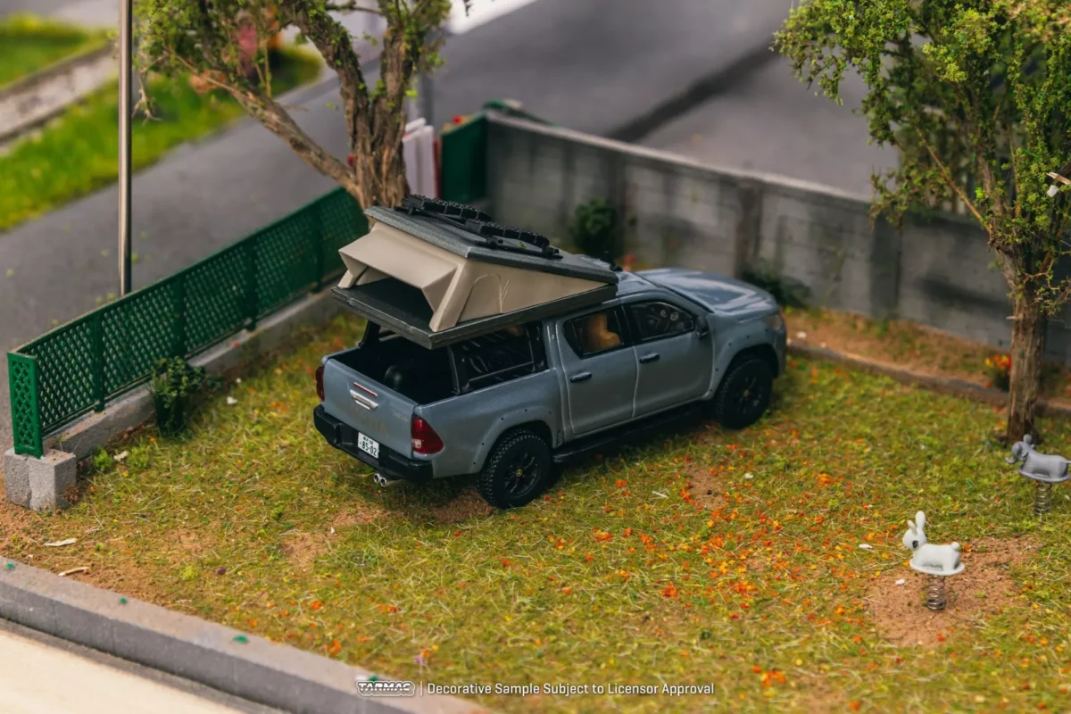 Macheta auto Toyota Hilux Camping Tent Gri 1:64 Tarmac Works - imagine 3