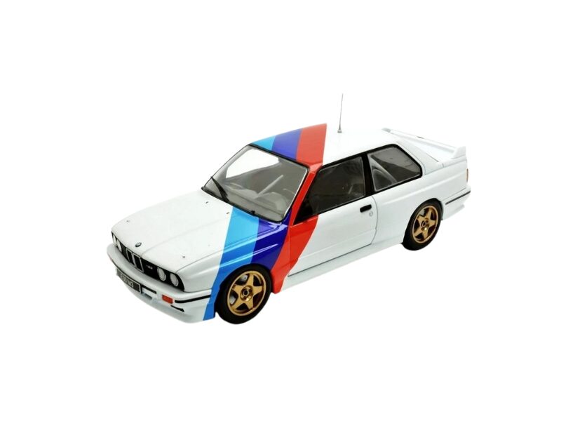 Macheta auto BMW M3 (E30) Alb 1:24 WhiteBox