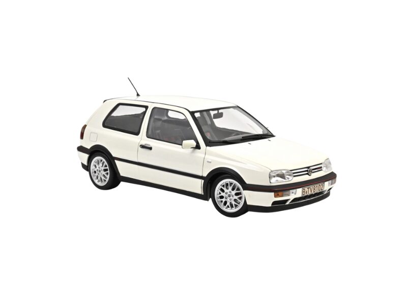 Macheta auto Volkswagen Golf 3 GT Candy White 1996 1:18 Norev