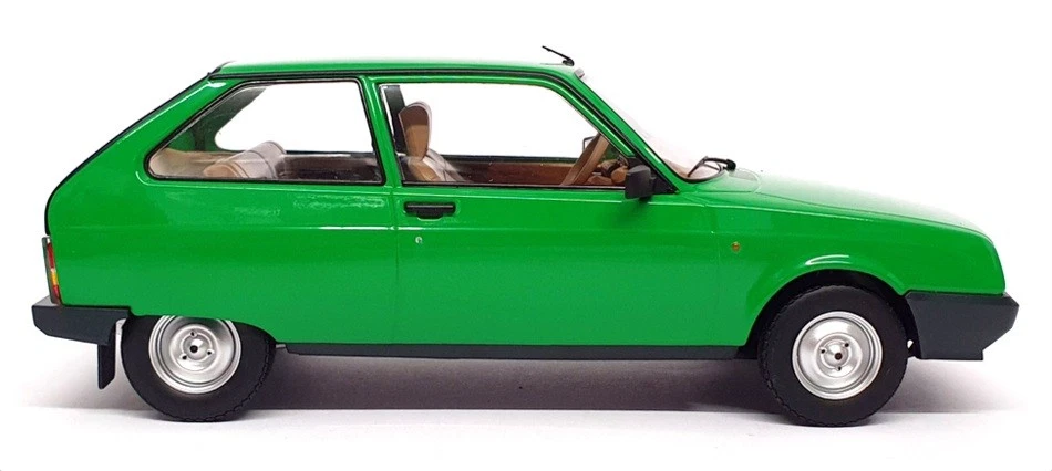 Macheta auto OLTCIT CLUB Verde 19901:18 Triple9 - imagine 3