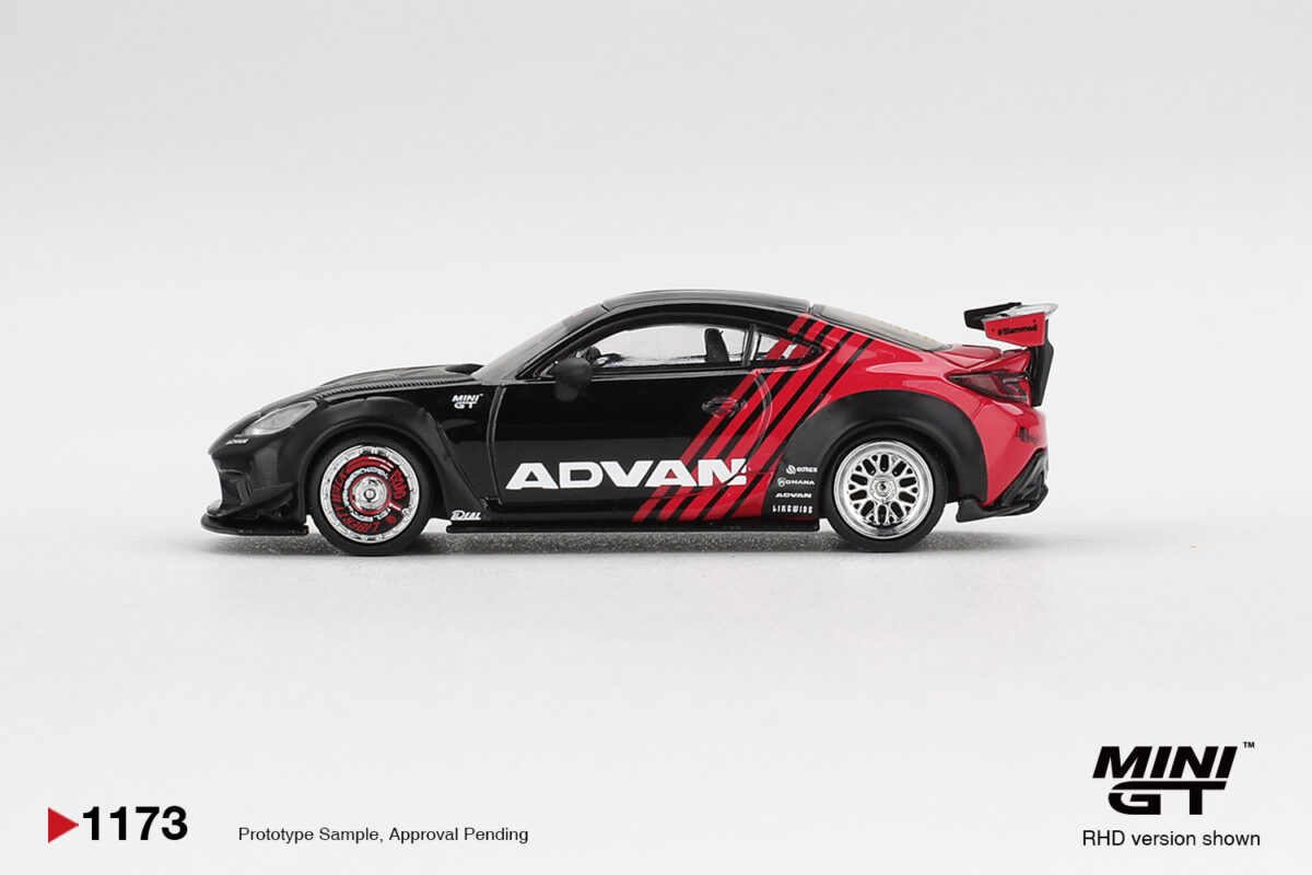 Macheta auto Toyota Gr86 Lb Nation Advan Black 2025 1:64 Mini GT MGT01173-R - imagine 3