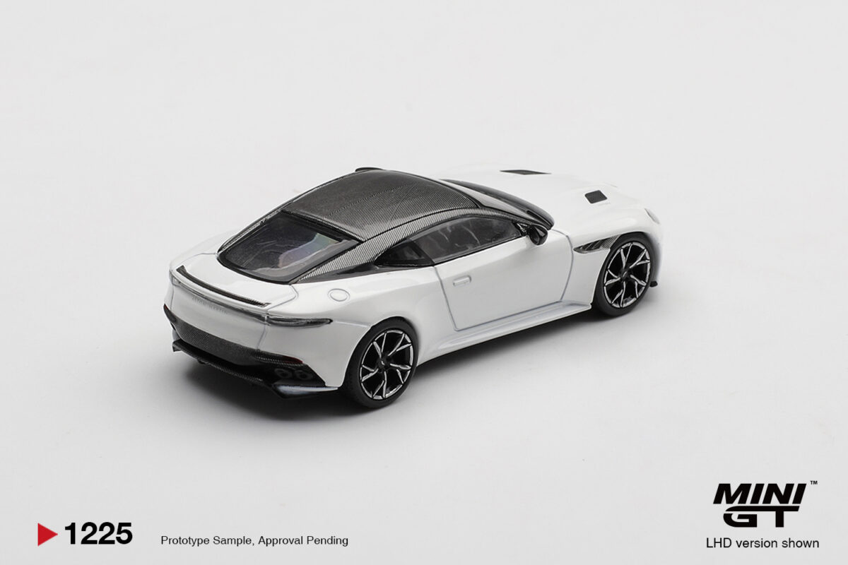 Precomanda macheta auto Aston Martin Bds Stratus White 2024 1:64 Mini GT (MGT01225-L) - imagine 2