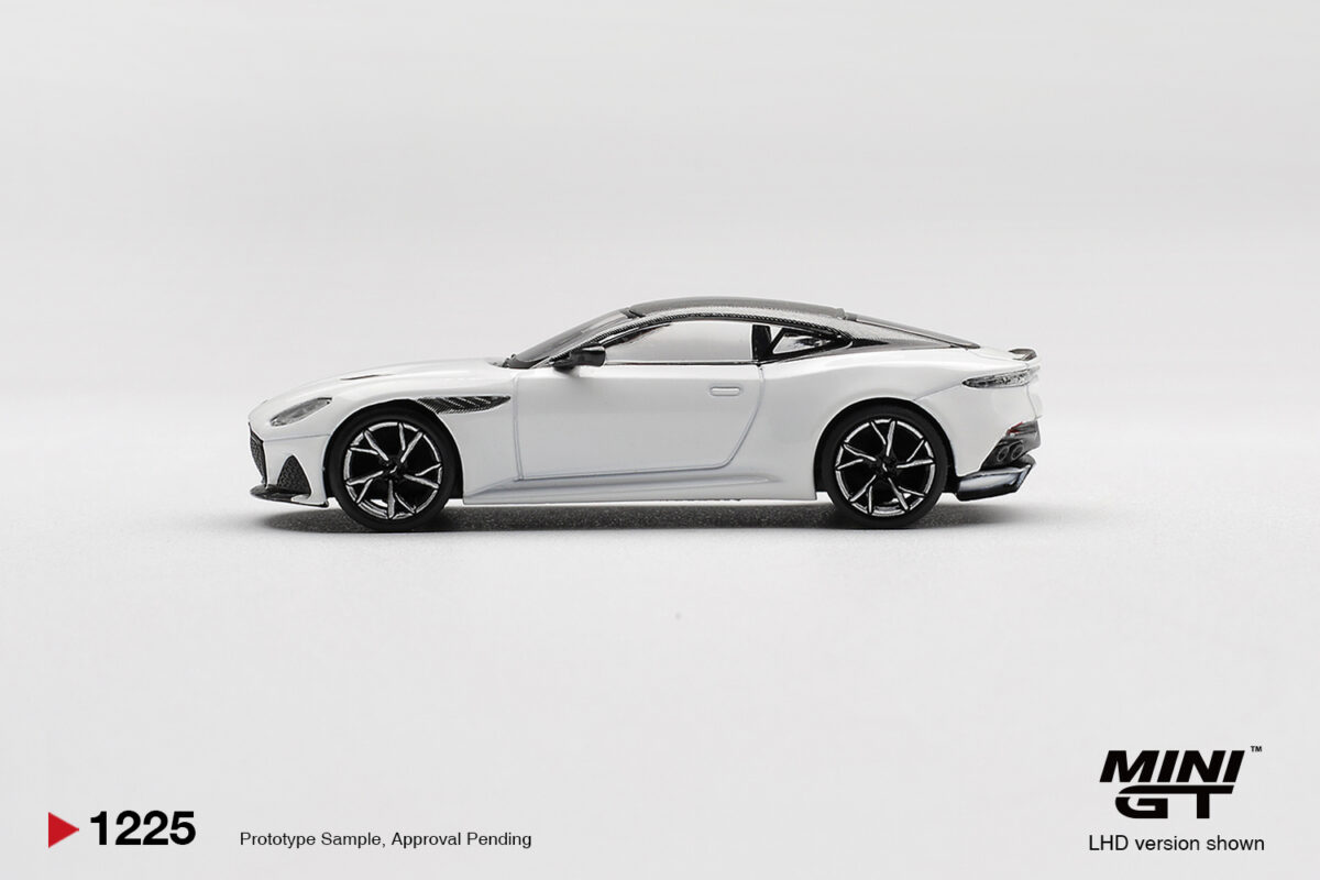 Precomanda macheta auto Aston Martin Bds Stratus White 2024 1:64 Mini GT (MGT01225-L) - imagine 3
