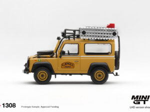 Precomanda macheta auto Land Rover Defender 90 Camel Trophy Team Brazil Camel Trophy Borneo 1985 1:64 Mini GT (MGT01308-L)