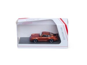 Macheta auto Porsche 911 (930) Bronze 1:64 Schuco