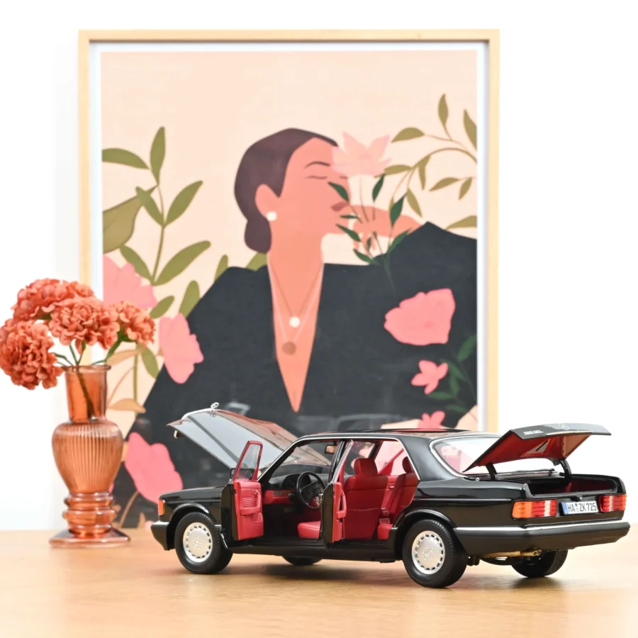 Macheta auto Mercedes-Benz 560 SEL 1991 Black 1:18 Norev - imagine 4