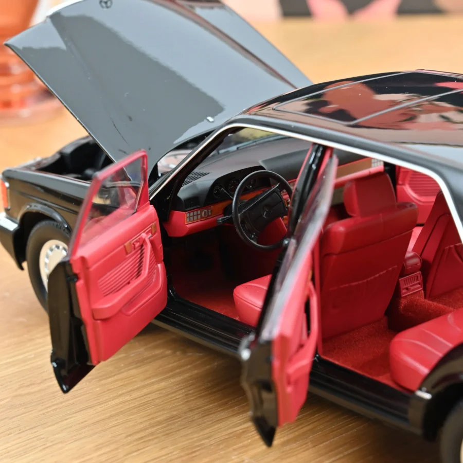 Macheta auto Mercedes-Benz 560 SEL 1991 Black 1:18 Norev - imagine 3