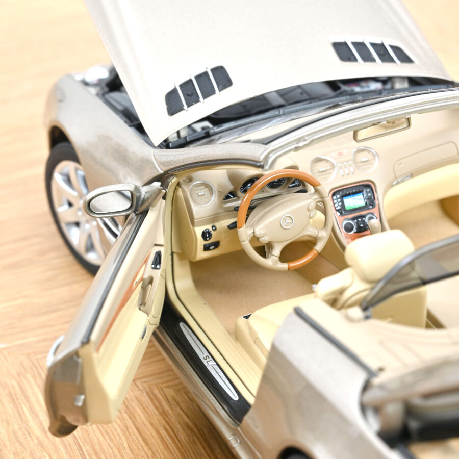 Macheta auto Mercedes-Benz SL 500 2003 Travertine Beige 1:18 Norev - imagine 3