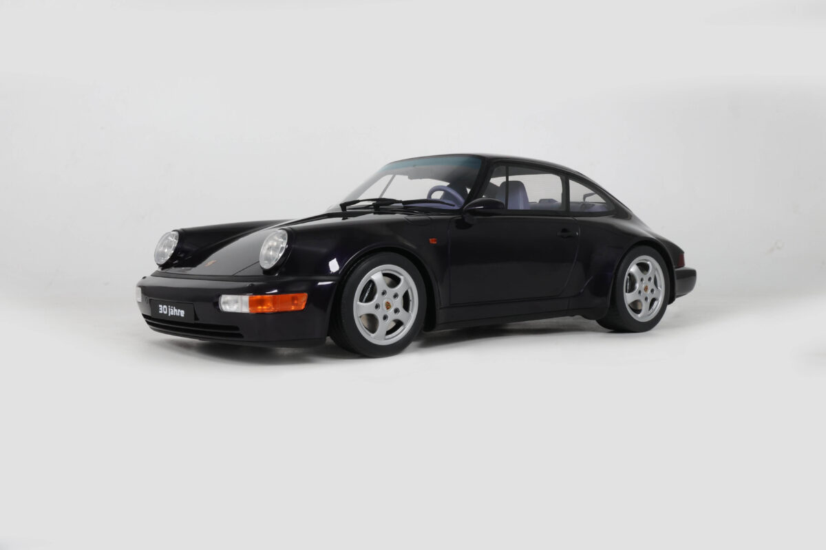Precomanda macheta auto PORSCHE 911 (964) 30 JAHRE VIOLA METALLIC 1993 1:12 GT Spirit (GT579)