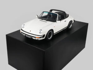 Precomanda macheta auto PORSCHE 911 3.2 TARGA GRAND PRIX WHITE 1984 1:8 GT Spirit (GTS802302)