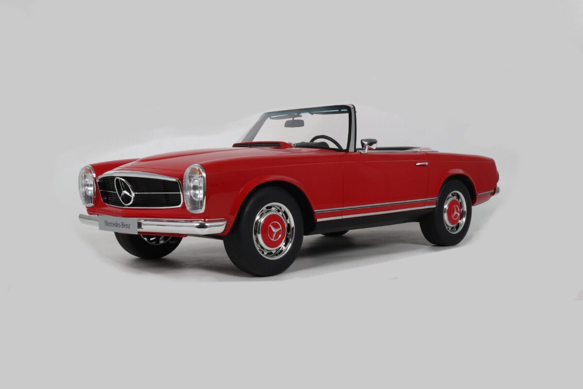 Precomanda macheta auto MERCEDES-BENZ 280 SL SIGNAL RED 1967 1:8 GT Spirit (GTS802401)