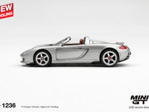 Precomanda macheta auto Porsche Carrera Gt Silver Metallic 200 1:64 Mini GT (MGT01236-L)