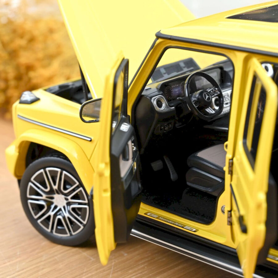 Precomanda macheta auto Mercedes-Benz G-Class 2024 Sun Yellow 1:18 Norev - imagine 3