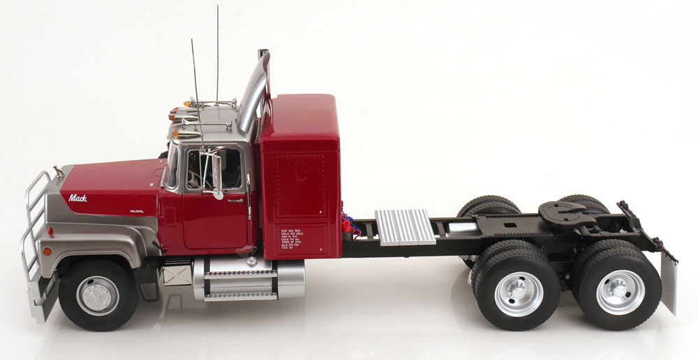 Macheta camion Mack RL 700L 1974 Rosu 1:18 Road Kings - imagine 4