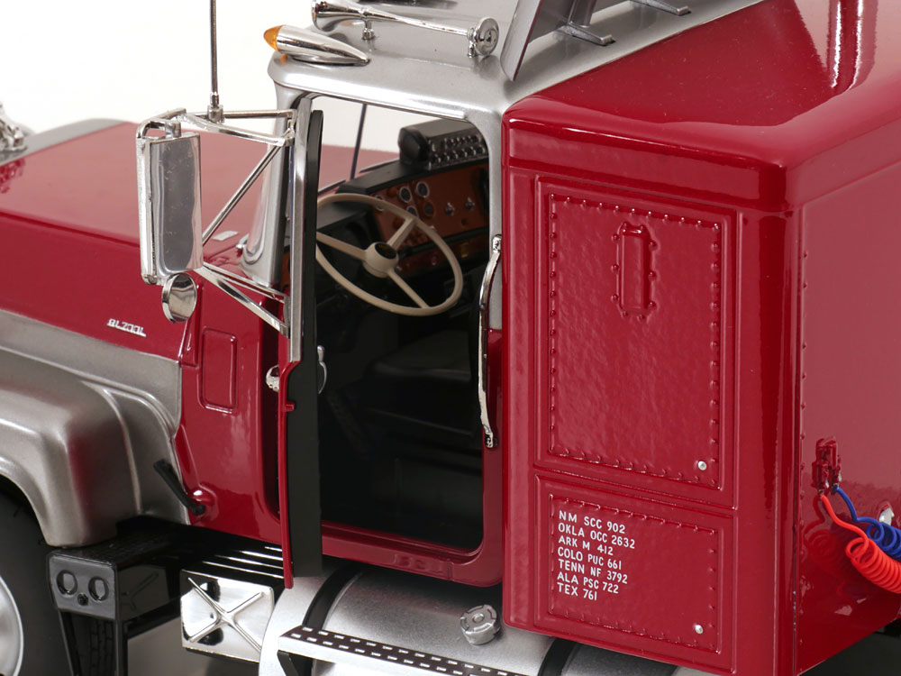 Macheta camion Mack RL 700L 1974 Rosu 1:18 Road Kings - imagine 6