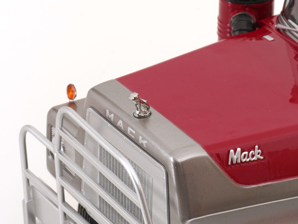 Macheta camion Mack RL 700L 1974 Rosu 1:18 Road Kings - imagine 5