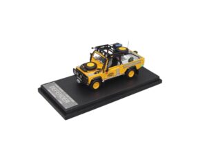 Macheta auto Land Rover Defender Camel Trophy 1:64 Street Weapon
